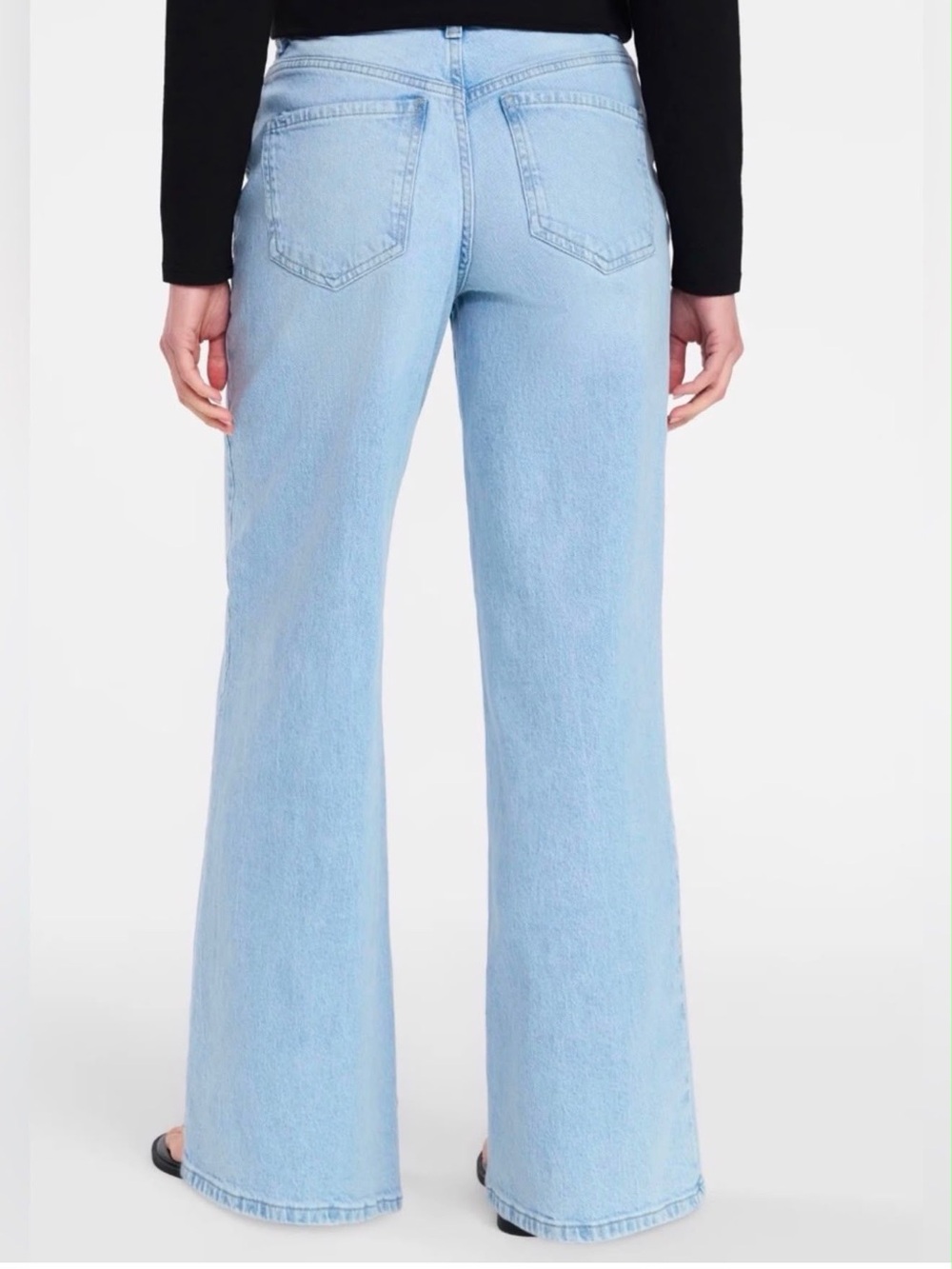 (30)Time and Tru Women's Wide Leg Jeans, Full
Size 4 - Picture 2 of 2